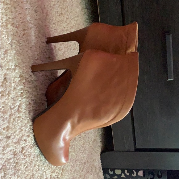 Tan Stilletto Jessica Simpson Heel - Picture 4 of 6